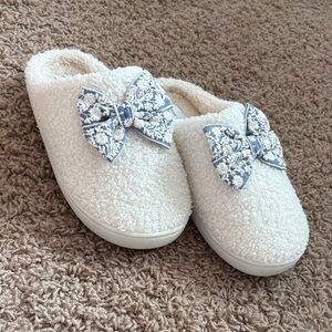 Kids Fluffy Slippers with Blue Patterned Bow